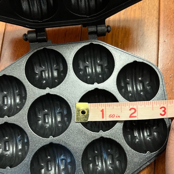 EZ Cooker Korea Traditional Cookie Maker Frame with 10 Slot Walnut Waffle Pan - Picture 11 of 16